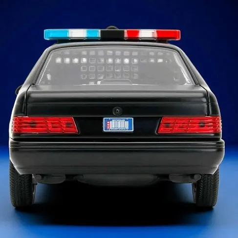 Модель Ford Taurus — 1:24 Die-Cast Metal Vehicle w Figure Robocop 1987