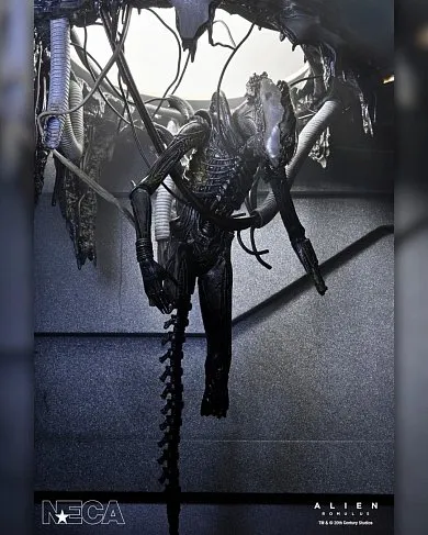 Фигурка Alien Romulus Xenomorph XX121 Deluxe Suspended Lab — Neca Ultimate Figure