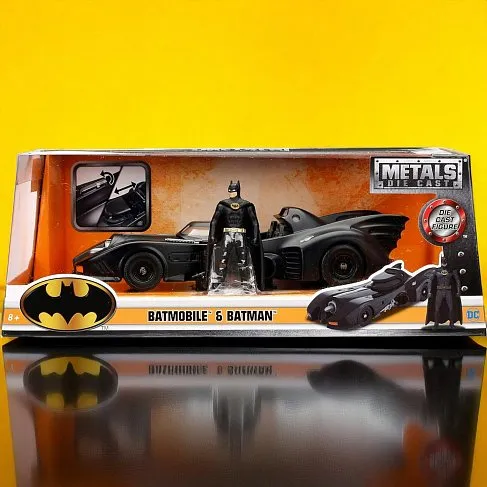 Модель Бэтмобиля — Batmobile 1989 1/24 w Batman Figure