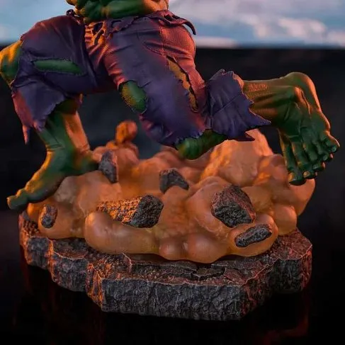 Фигурка Халк — Marvel Hulk Classic Deluxe Gallery Diorama