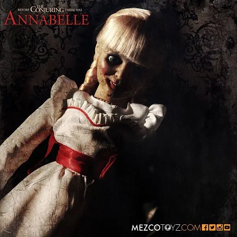Фигурка Аннабель — Mezco The Conjuring Annabelle Doll