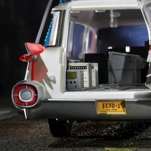 Модель ECTO-1 — Hasbro Ghostbusters Plasma Series 1/18