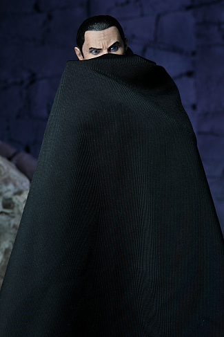 Фигурка Dracula Transylvania — Neca Universal Monsters Ultimate Color