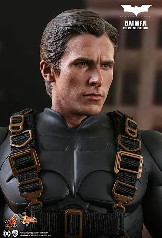 Фигурка Batman Exclusive — Hot Toys MMS595 Batman Begins 1/6