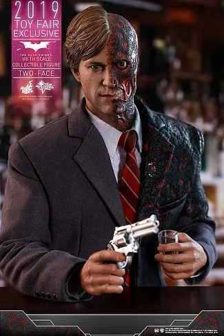 Фигурка Two Face — Hot Toys MMS546 The Dark Knight 1/6