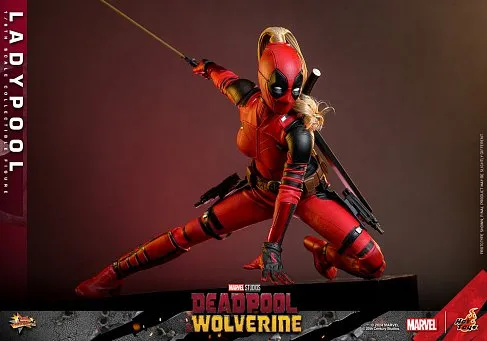 Фигурка Дэдпул — Hot Toys MMS747 Deadpool Wolverine Ladypool 1/6