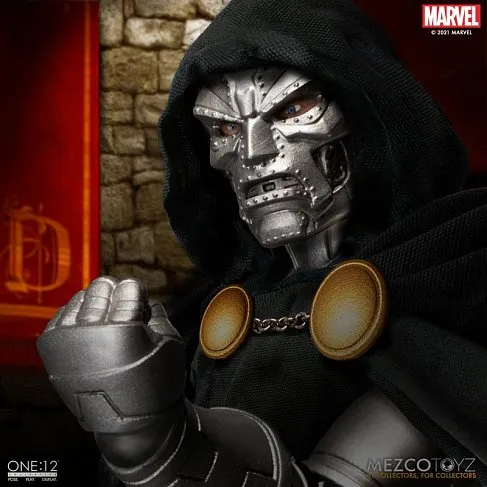 Фигурка Dr Doom — Mezco One 12 Collective Deluxe