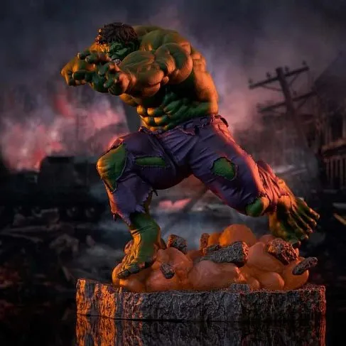 Фигурка Халк — Marvel Hulk Classic Deluxe Gallery Diorama