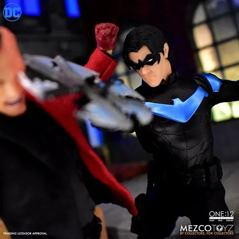 Фигурка Nightwing — Mezco One 12 Collective
