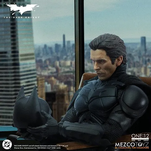 Фигурка Dark Knight Batman — Mezco One 12 Collective