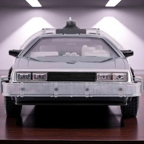 Модель ДеЛориан — Back to the Future 2 Die-Cast Time Machine 1/24