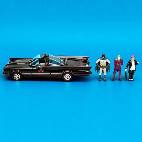 Модель Бэтмобиля — Batman TV Series 1966 Diecast Model 1/24 Batmobile w figure