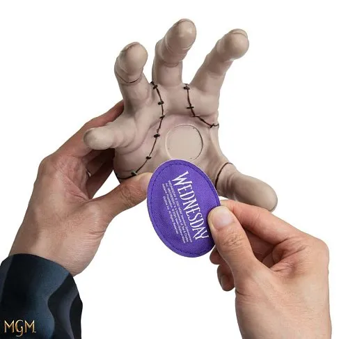 Модель Вещь Семейка Аддамс — Cinereplicas Wednesday Thing Magnetic