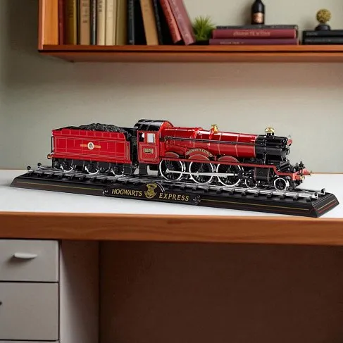 Модель Хогвартский Экспресс — Noble Collection Hogwarts Express Die-cast w Base