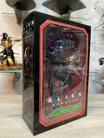Фигурка Alien Romulus Scorched Xenomorph — Neca Ultimate Figure