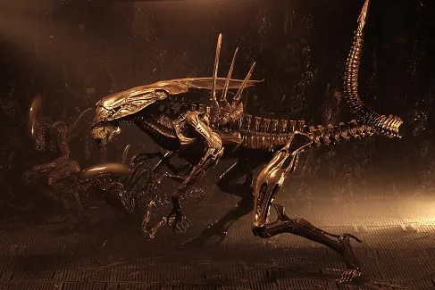 Фигурка Королевы Чужих — Neca Alien Resurrection Ultra Deluxe Alien Queen