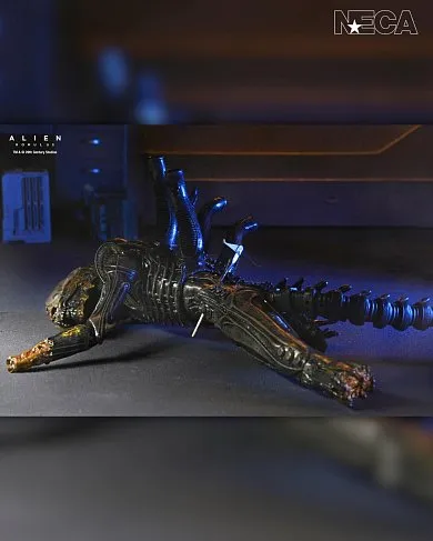Фигурка Alien Romulus Xenomorph XX121 Deluxe Suspended Lab — Neca Ultimate Figure