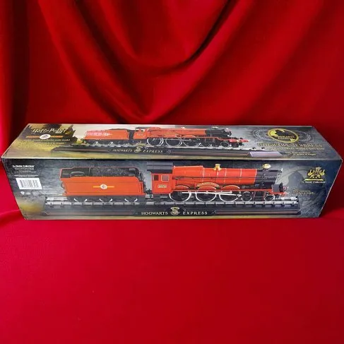 Модель Хогвартский Экспресс — Noble Collection Hogwarts Express Die-cast w Base