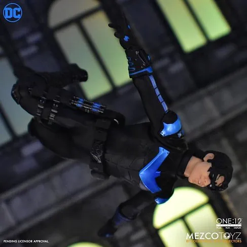 Фигурка Nightwing — Mezco One 12 Collective