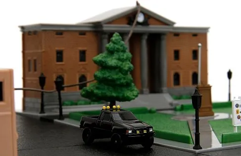 Диорама Back to The Future Hill Valley Courthouse Diorama —Jada Nanoscene 