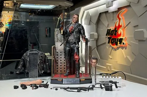 Фигурка Terminator 2 DX46 — Hot Toys Battle Damaged T-800V2 1/6