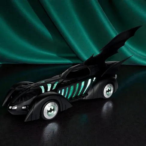 Модель Batmobile — McFarlane Toys Batman Forever and Alfred Vehicle Gold Label