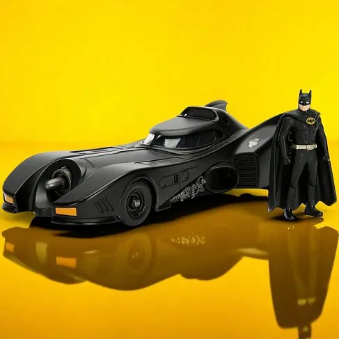 Модель Бэтмобиля — Batmobile 1989 1/24 w Batman Figure
