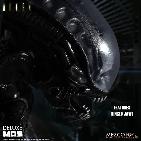 Фигурка Чужой — Mezco Alien Deluxe Figure