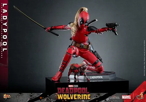 Фигурка Дэдпул — Hot Toys MMS747 Deadpool Wolverine Ladypool 1/6