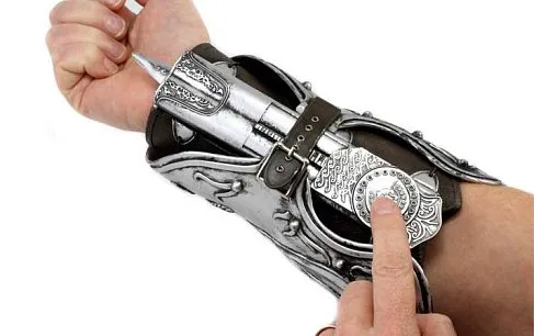 Модель Ezio Auditore Hidden Blade 1/1 — Neca Assassins Creed 2