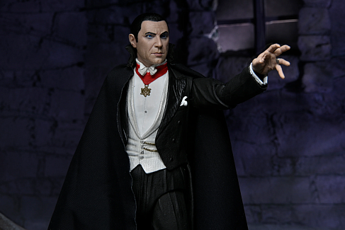 Фигурка Dracula Transylvania — Neca Universal Monsters Ultimate Color