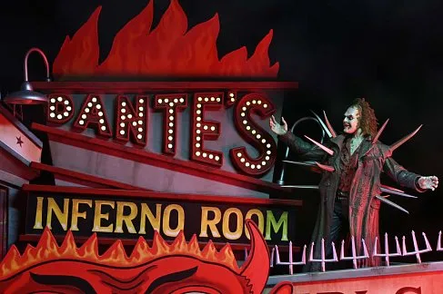 Фигурка Beetlejuice — Neca Trenchcoat Spikes Inferno Room DLX