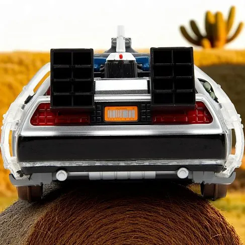 Модель ДеЛориан — Back to the Future 3 1982 DeLorean w Railroad Wheels 1/24 Limited Edition