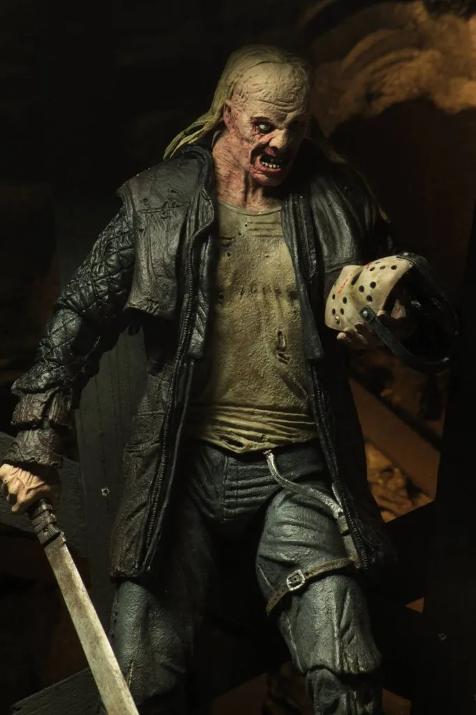 NECA-Ultimate-2009-Jason-Voorhees-012.jpg