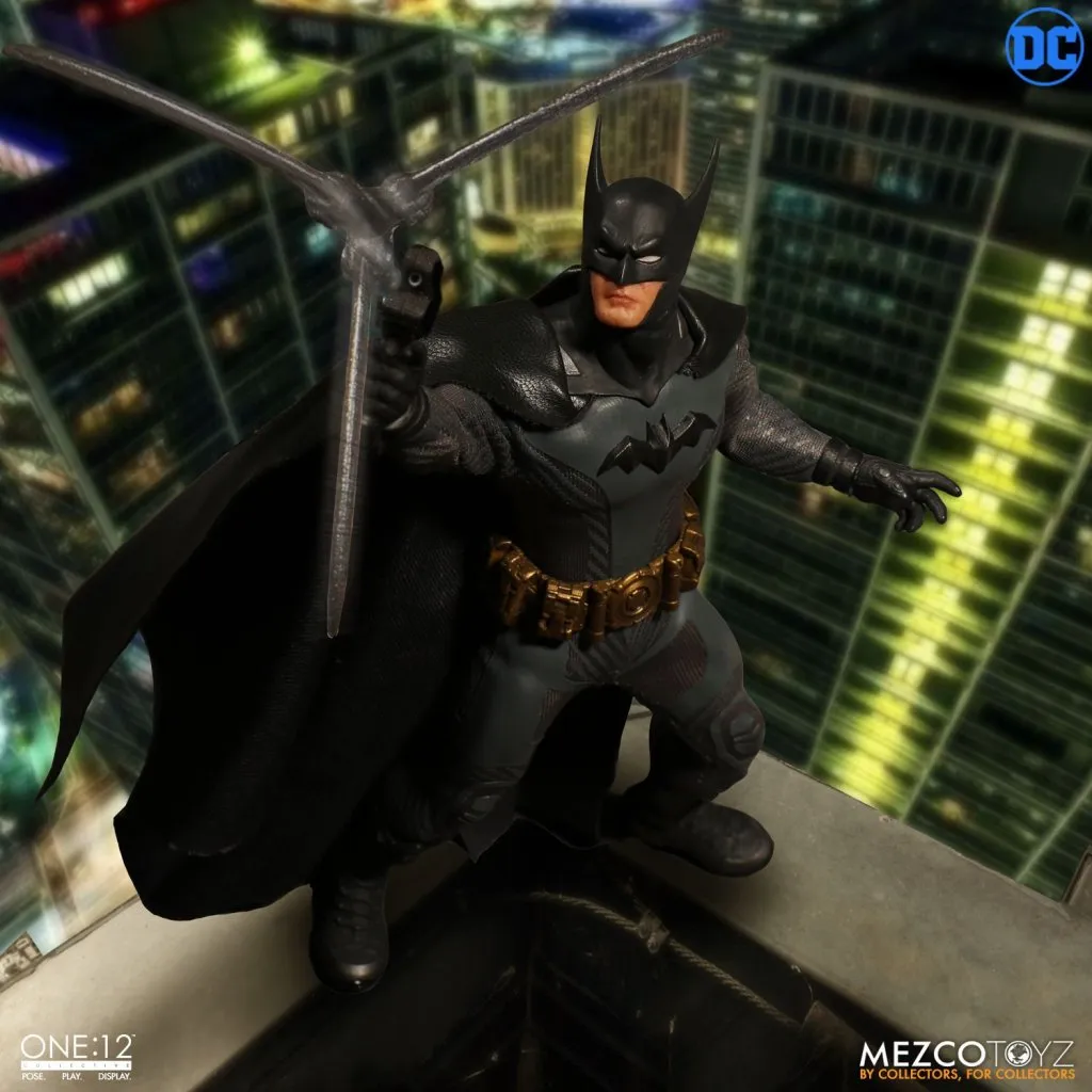 Mezco-Batman-Ascending-Knight-006.jpg Mezco-Batman-Ascending-Knight-006.jpg