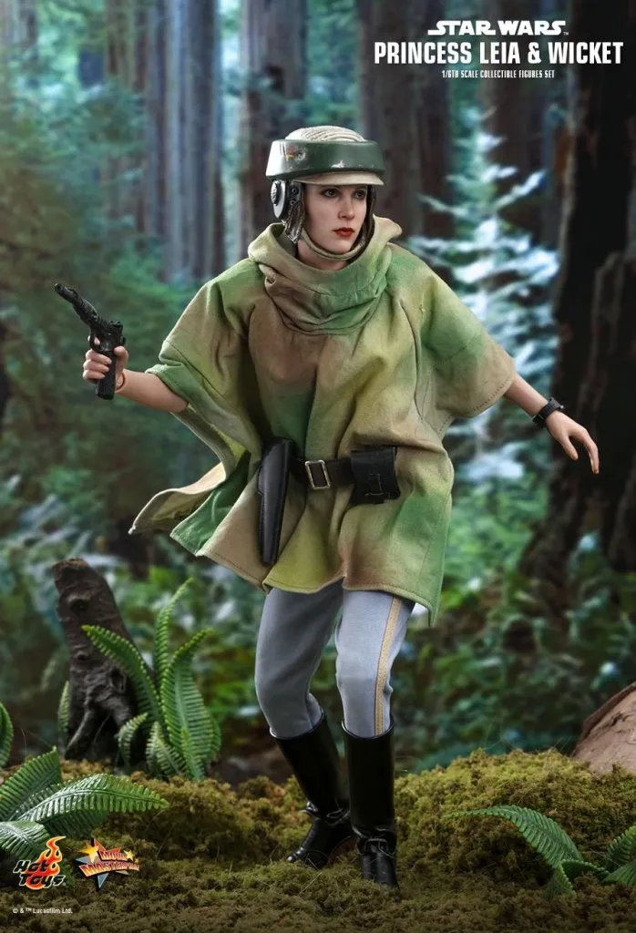 Hot-Toys-Leia-and-Wicket-07.jpg