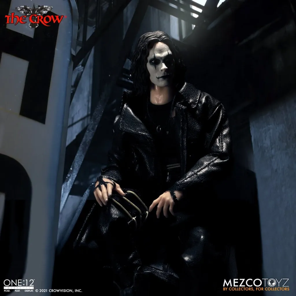 Фигурка Ворон — Mezco The Crow One 12 Collective 13.jpeg