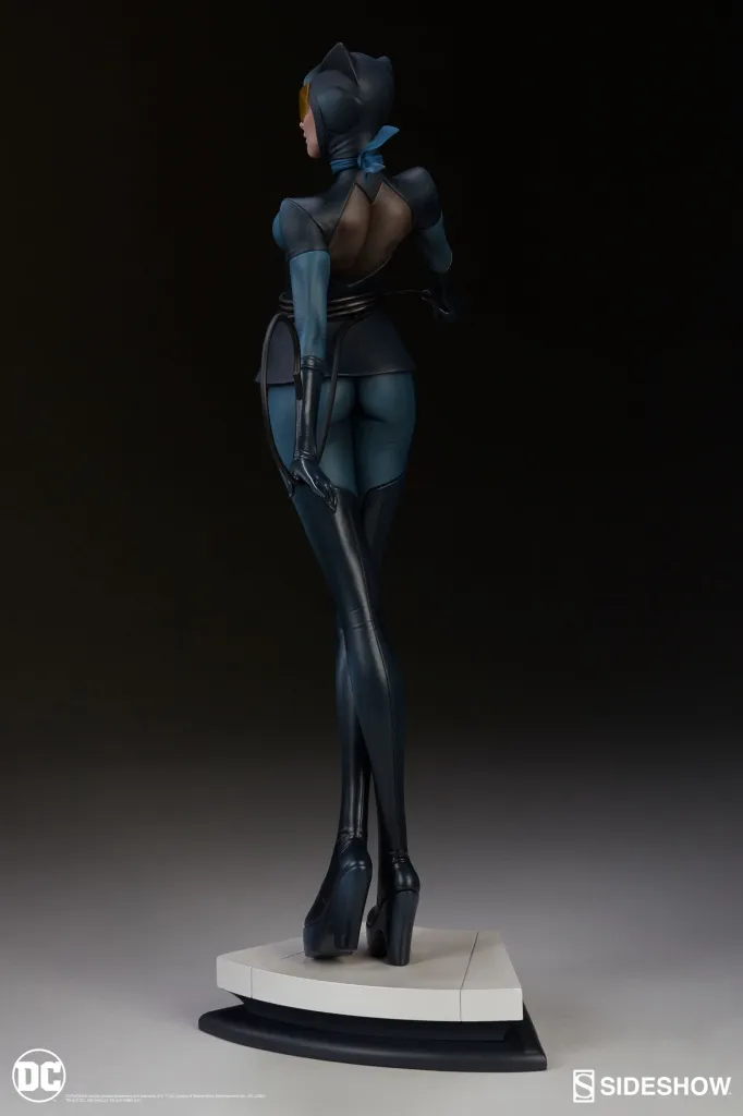 Sideshow-Artgerm-Catwoman-Statue-005.jpg
