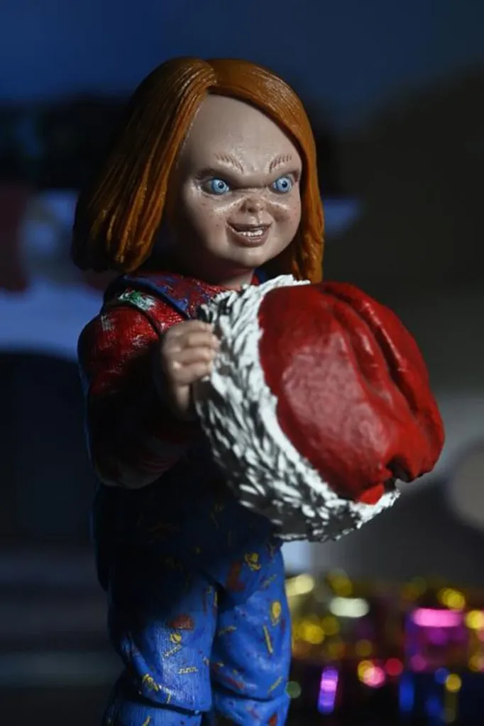 купить Фигурка Chucky (TV Series) – Ultimate Chucky 7” Scale Action Figure (Holiday Edition) 10.jpg