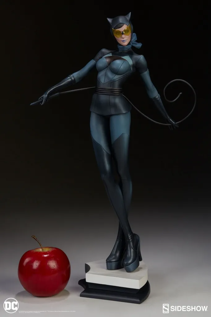 Sideshow-Artgerm-Catwoman-Statue-008.jpg