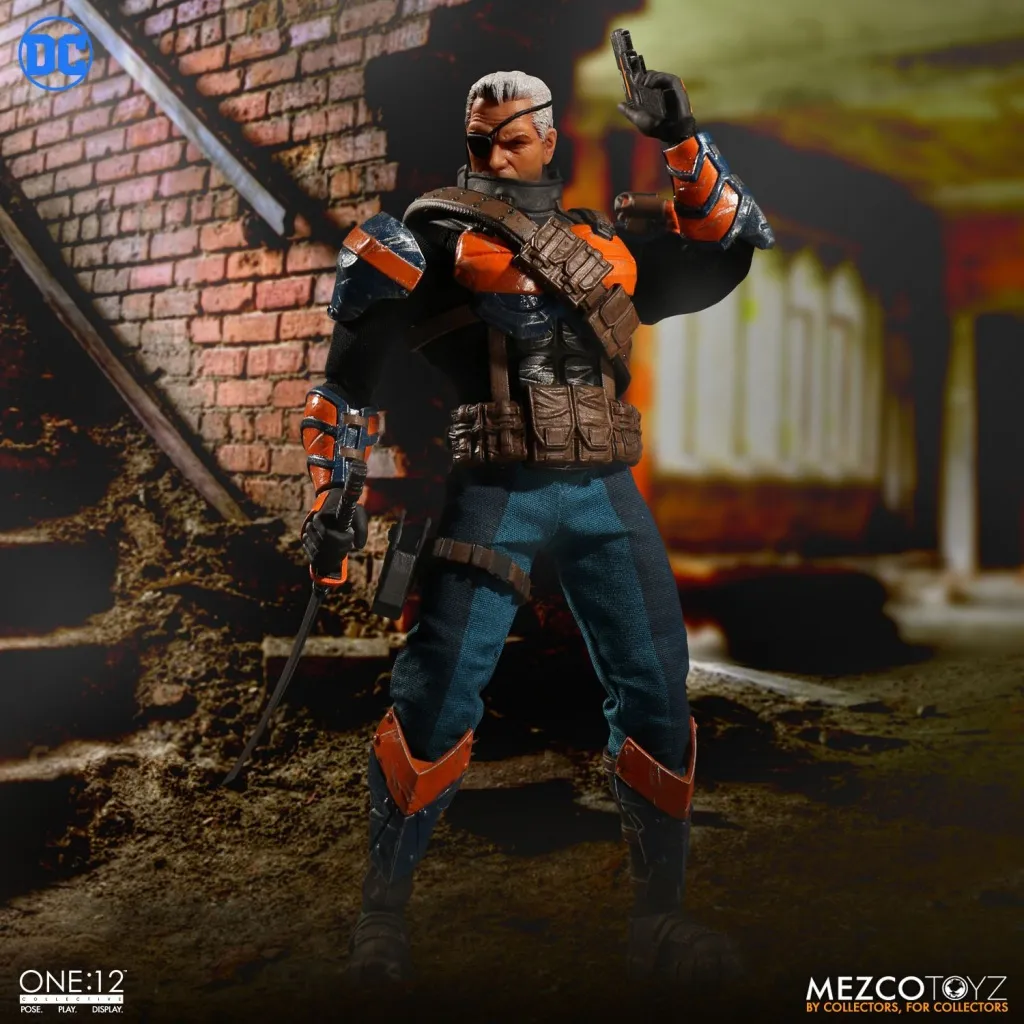 Mezco-One12-Collective-Deathstroke-008.jpg