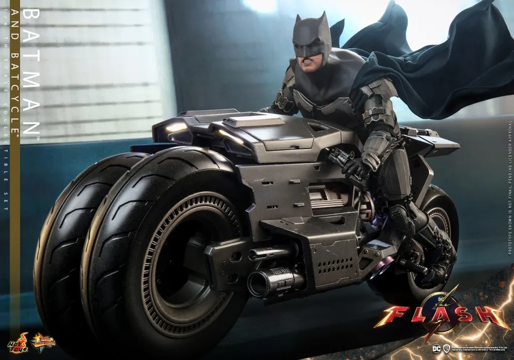 купить Фигурка Hot Toys MMS705 The Flash – Batman Batcycle 1:6 Scale Collectible Set 2.jpeg