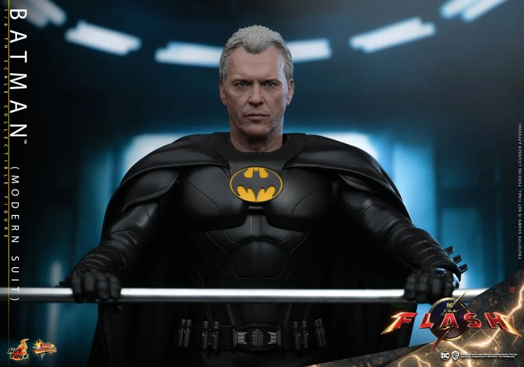 купить Фигурка Бэтмен — Hot Toys MMS712 Flash Batman Modern Suit 2023 1:6 8.jpeg