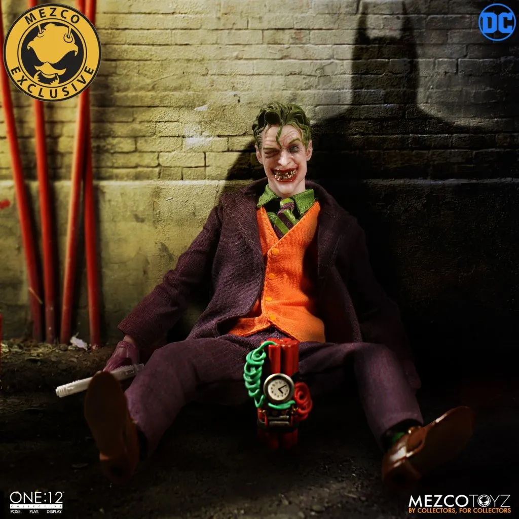 Mezco-Exclusive-DLX-Joker-012.jpg