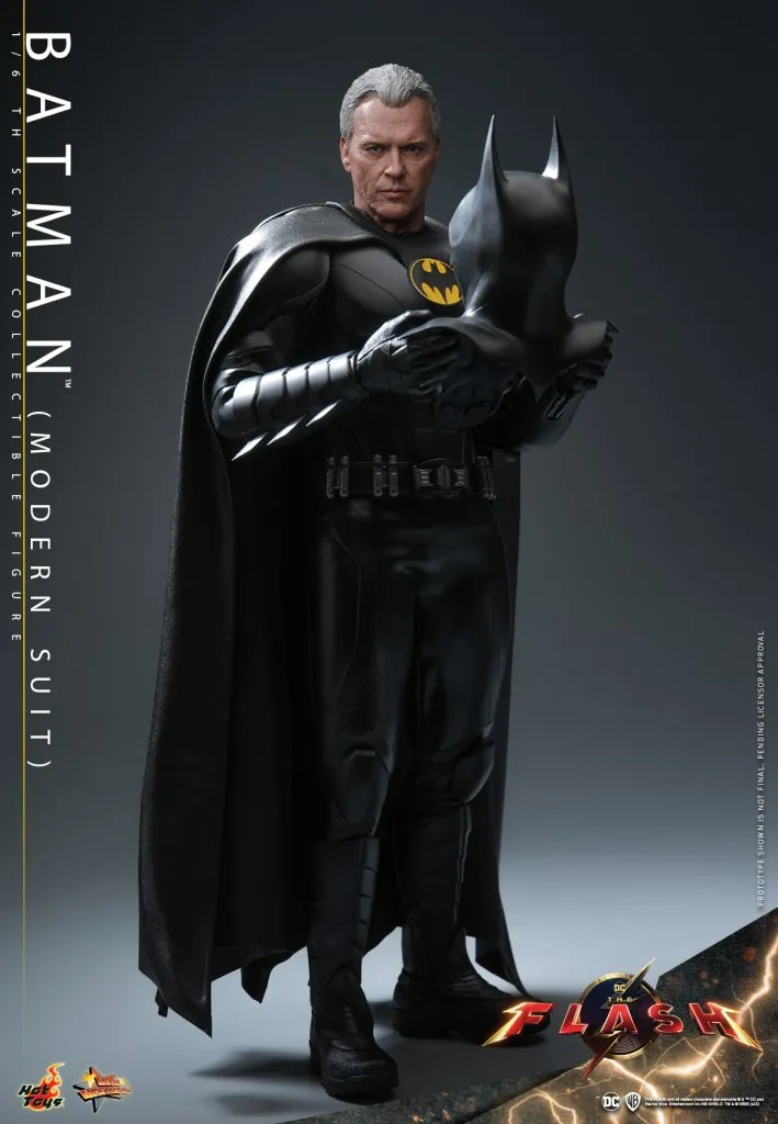 купить Фигурка Бэтмен — Hot Toys MMS712 Flash Batman Modern Suit 2023 1:6 4.jpeg