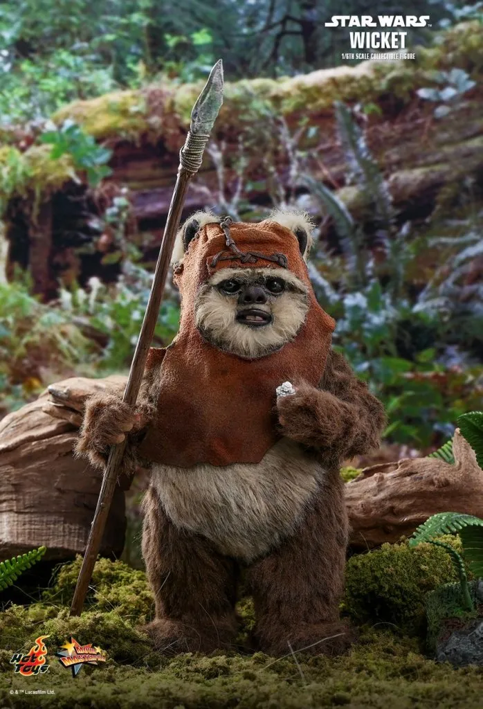 Hot-Toys-Ewok-Wicket-02.jpg