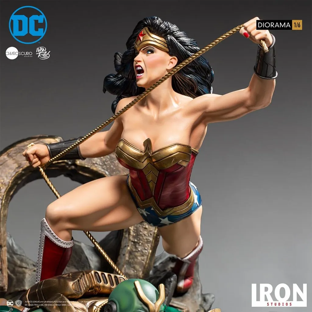 Купить Iron Studios DC Comics – Wonder Woman vs Darkseid Scale Diorama Statue (9).jpg