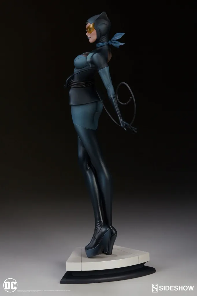 Sideshow-Artgerm-Catwoman-Statue-004.jpg