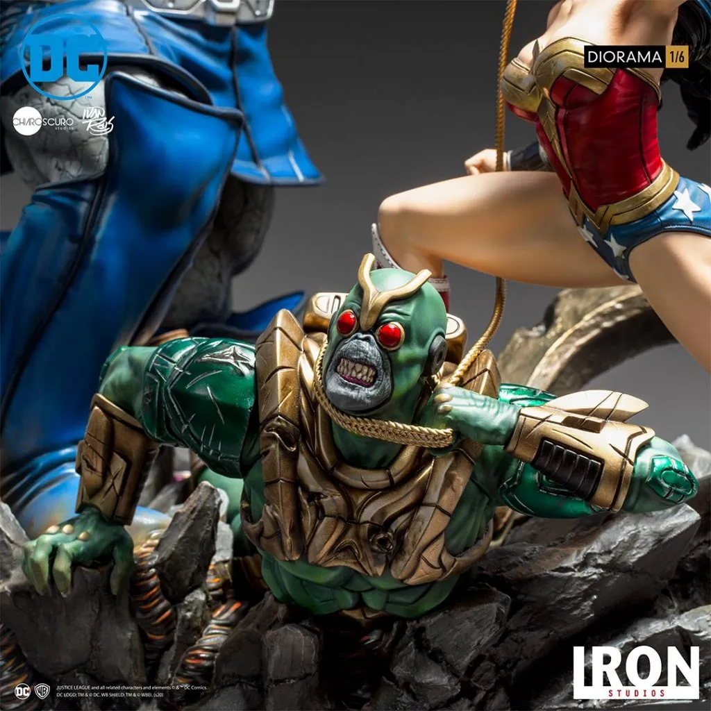 Купить Iron Studios DC Comics – Wonder Woman vs Darkseid Scale Diorama Statue (10).jpg