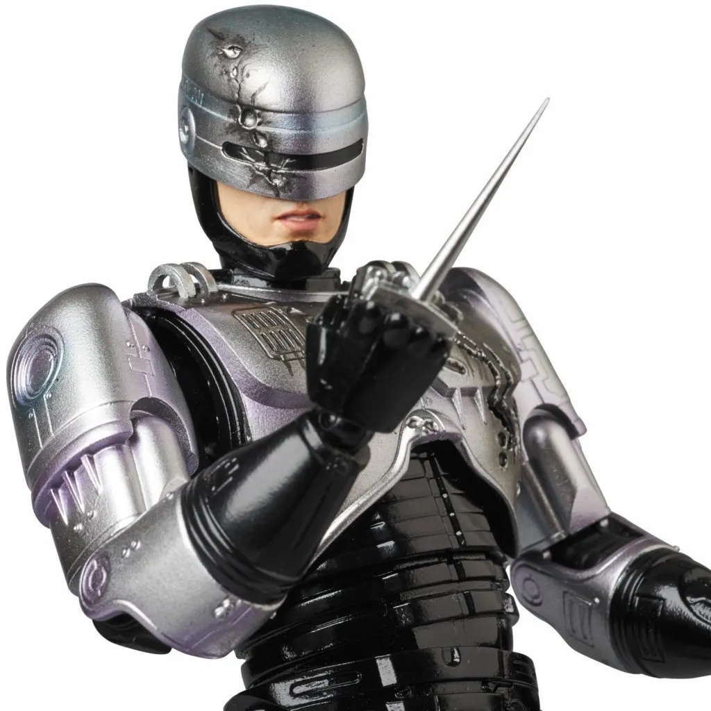 MAFEX-Robocop-Figure-011.jpg
